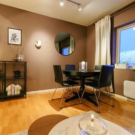 Cozy With Amazing View, Close To Centre *