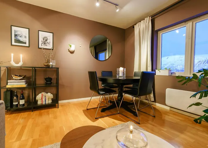 Cozy With Amazing View, Close To Centre *