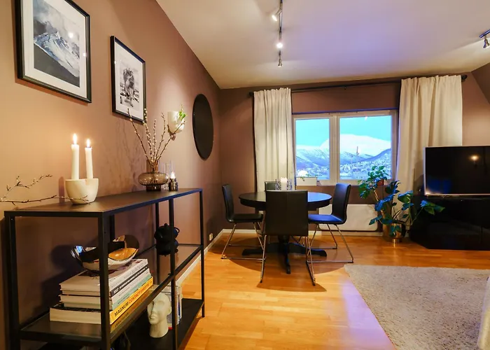 Cozy With Amazing View, Close To Centre